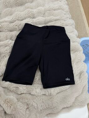 ALO Yoga Black High-Rise Bike Shorts with Logo 5 in